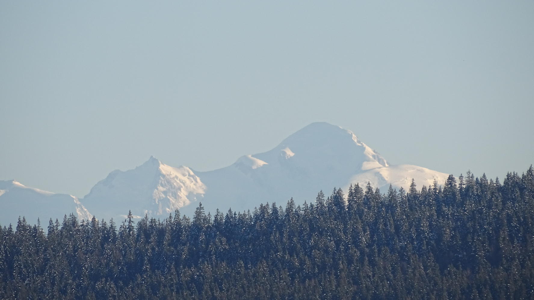 Le massif du Mont Blanc vu du Jura